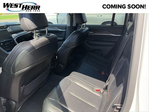Used 2023 Jeep Grand Cherokee Limited AWD/4WD image 6
