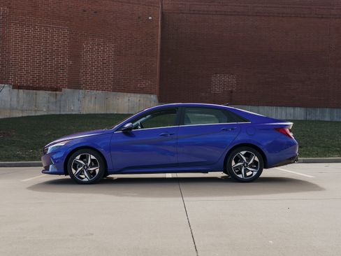 Used 2023 Hyundai Elantra Limited image 6