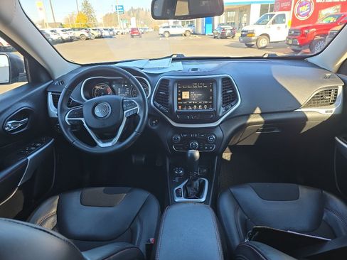Used 2018 Jeep Cherokee Trailhawk AWD/4WD image 20
