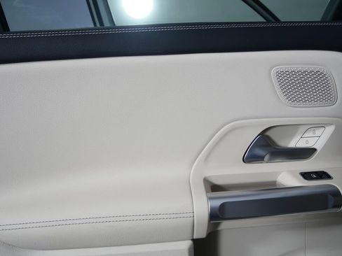 Used 2024 Mercedes-Benz GLB 250 4MATIC image 14