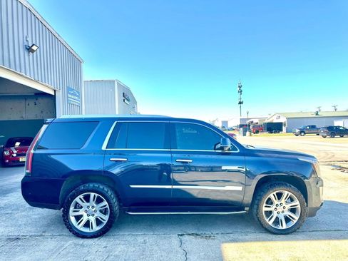 Used 2017 Cadillac Escalade Luxury image 8