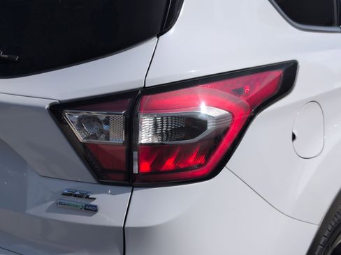 Used 2018 Ford Escape SEL image 11