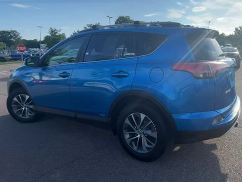 Certified 2018 Toyota RAV4 XLE AWD/4WD image 4