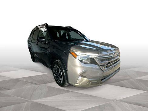 Used 2026 Subaru Forester Premium AWD/4WD image 2
