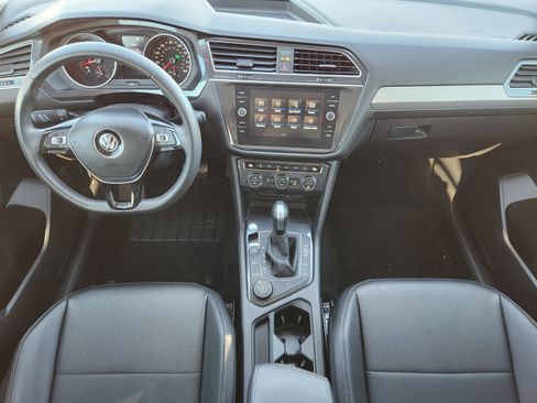 Used 2020 Volkswagen Tiguan SE w/ Panoramic Sunroof Package image 31