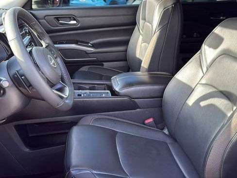 Used 2024 Nissan Pathfinder SL image 11