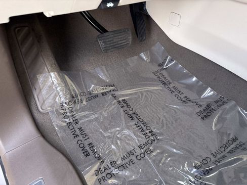 Used 2021 GMC Yukon XL Denali w/ Denali Premium Package image 16