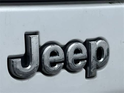 Used 2019 Jeep Cherokee Latitude w/ Popular Appearance Group image 17