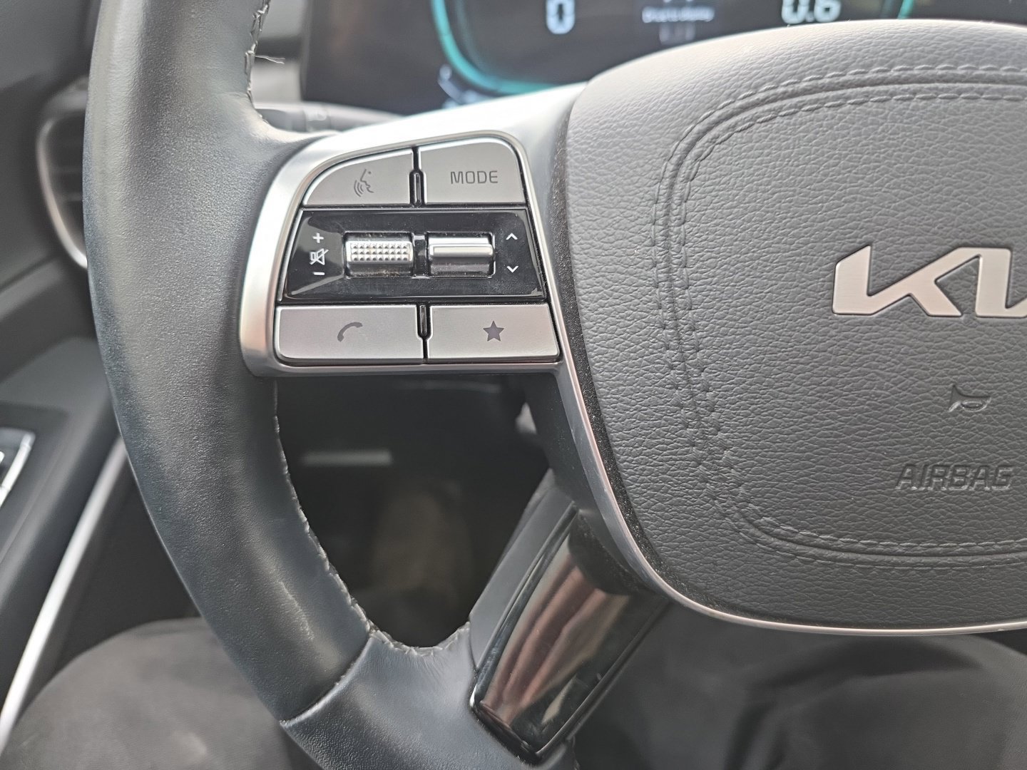 Used 2025 Kia Telluride EX w/ EX Captain's Chair Package AWD/4WD image 10