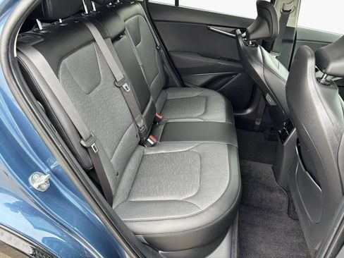 Used 2023 Kia Niro SX Touring image 30