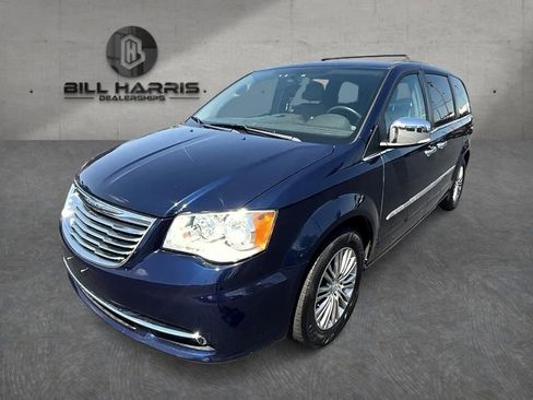 Used 2014 Chrysler Town & Country Touring-L w/ Driver Convenience Group FWD image 1