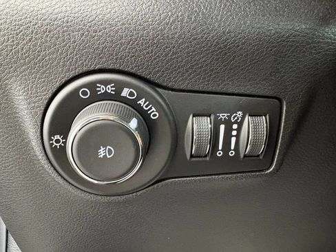 Used 2025 Jeep Compass Limited AWD/4WD image 19