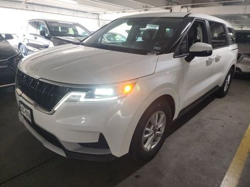 Used 2023 Kia Carnival LX FWD image 5