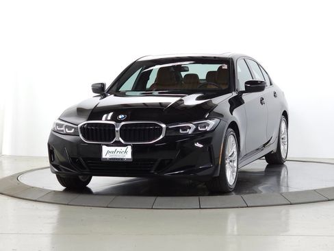 Used 2023 BMW 330i xDrive Sedan w/ Premium Package AWD/4WD image 3