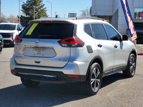 Used 2018 Nissan Rogue SL image 3