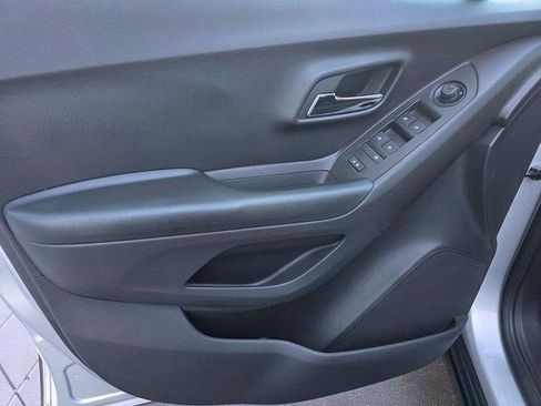 Certified 2022 Chevrolet Trax LS w/ Tint and Cruise Package image 10