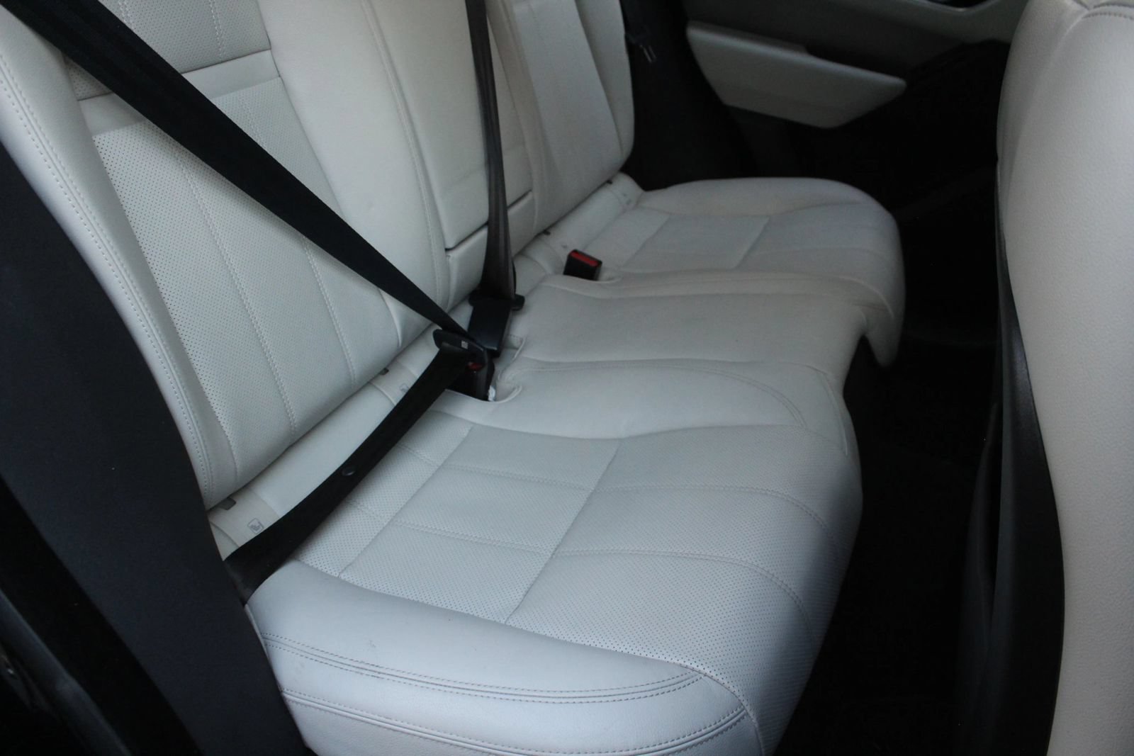 Used 2020 Land Rover Range Rover Velar S AWD/4WD image 24