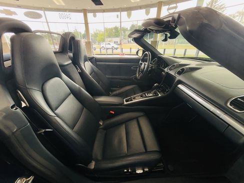 Used 2019 Porsche 718 Boxster RWD image 32