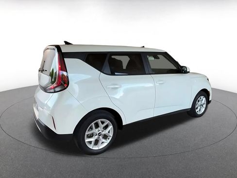 Used 2025 Kia Soul LX w/ LX Technology Package FWD image 14