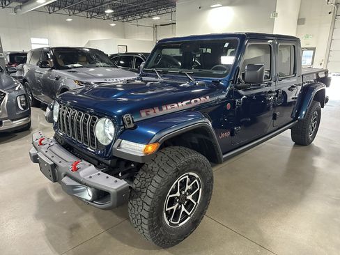 Used 2025 Jeep Gladiator Rubicon AWD/4WD image 2