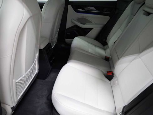 Certified 2025 Porsche Macan Electric RWD image 37