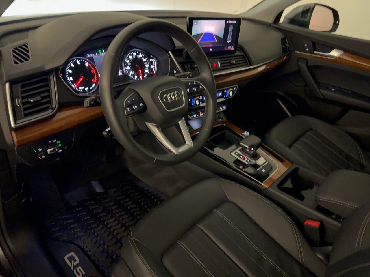 Used 2023 Audi Q5 2.0T Premium w/ Convenience Package AWD/4WD image 4