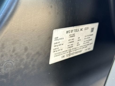 Used 2024 Tesla Cybertruck AWD Crew Cab image 33