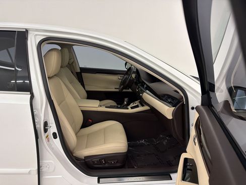 Used 2016 Lexus ES 350 w/ Premium Package w/Wood Trim FWD image 29