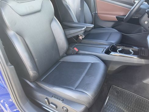 Certified 2021 Volkswagen ID.4 Pro S w/ Gradient Package image 8