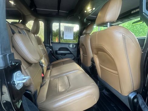 Used 2021 Jeep Wrangler Unlimited Sahara AWD/4WD image 30