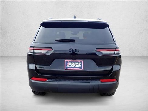 Used 2024 Jeep Grand Cherokee L Laredo image 3