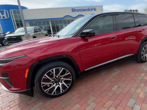 Used 2025 Jeep Wagoneer S Limited AWD/4WD image 6