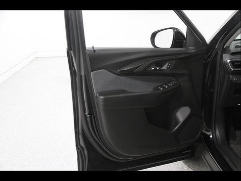 Used 2023 Chevrolet TrailBlazer LT w/ Convenience Package AWD/4WD image 4