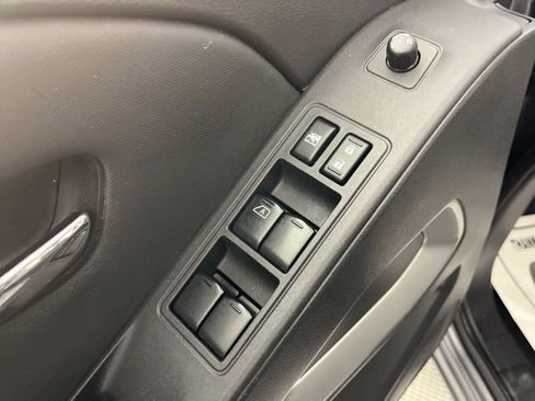 Used 2024 Nissan Frontier SV image 31