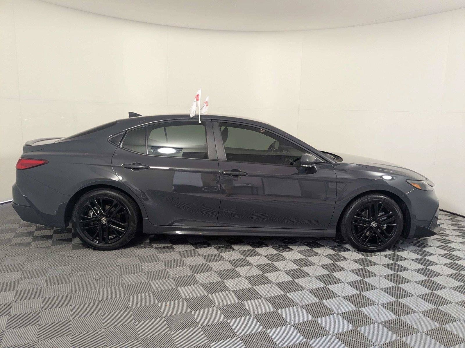 Used 2026 Toyota Camry SE FWD image 4