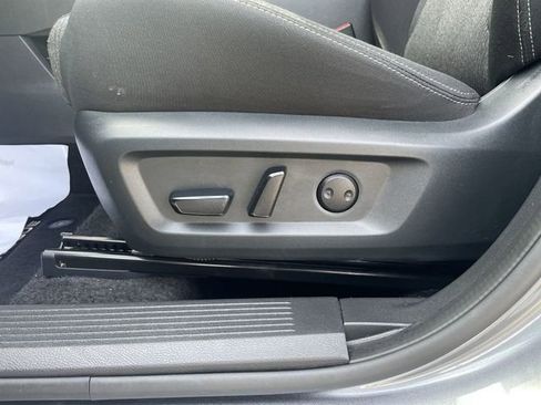 Used 2025 Nissan Rogue SV AWD/4WD image 16