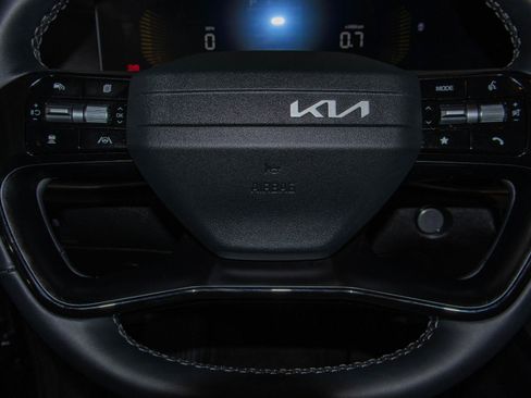 Used 2026 Kia Sorento LX FWD image 11