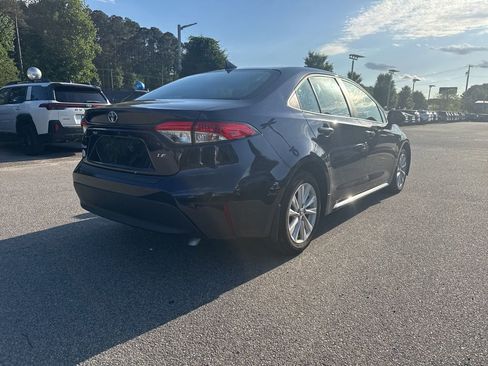 Used 2025 Toyota Corolla LE w/ LE Premium Package FWD image 4
