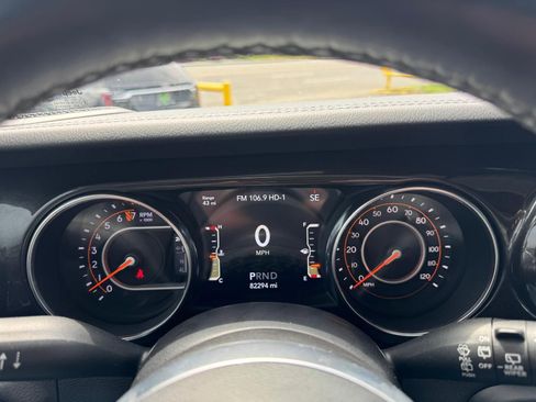 Used 2019 Jeep Wrangler Unlimited Sahara AWD/4WD image 21
