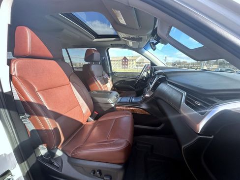 Used 2020 Chevrolet Suburban Premier w/ Premier Plus Edition image 15