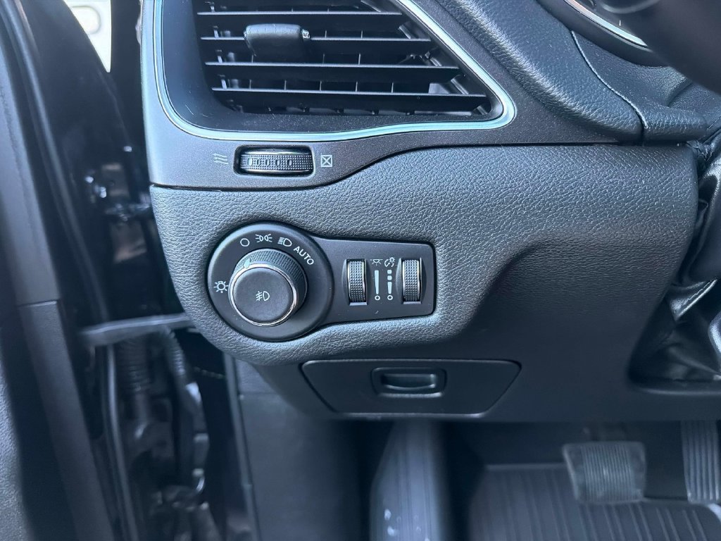 Used 2020 Jeep Cherokee Trailhawk w/ Cold Weather Group AWD/4WD image 31