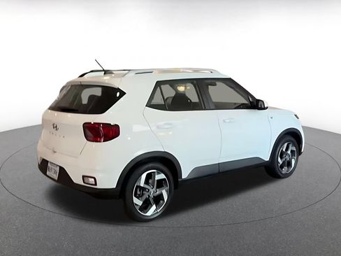 Used 2026 Hyundai Venue SEL FWD image 11
