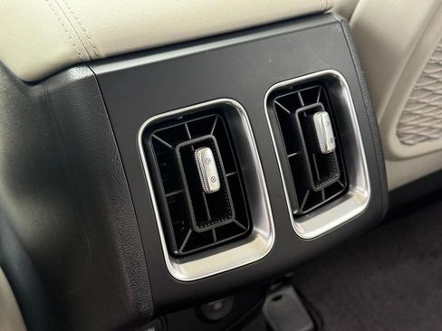 Used 2024 Kia Sorento EX image 19