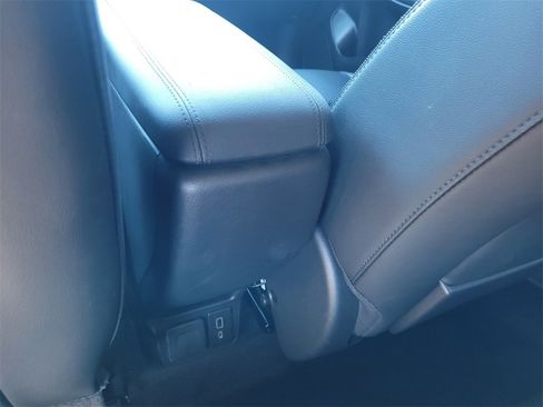 Used 2022 Buick Encore GX Essence image 6