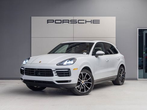 Certified 2023 Porsche Cayenne Platinum Edition image 1
