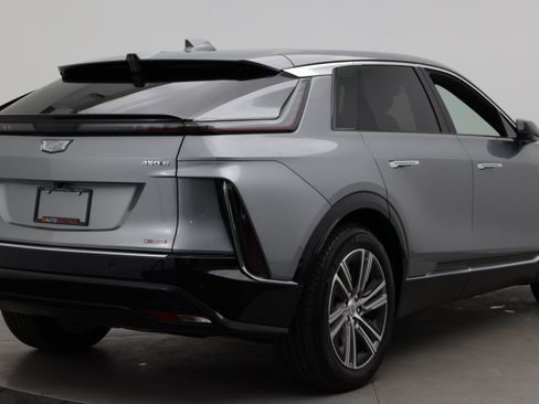 Used 2024 Cadillac Lyriq Luxury RWD image 7