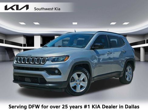 Used 2022 Jeep Compass Latitude FWD image 1