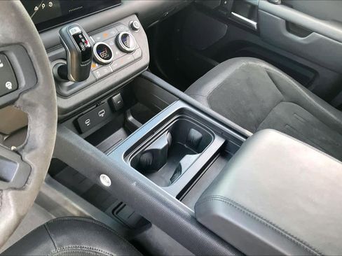 Used 2023 Land Rover Defender 90 V8 image 15