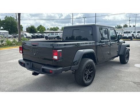 Used 2022 Jeep Gladiator Sport AWD/4WD image 6