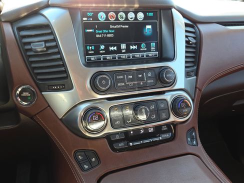Used 2018 Chevrolet Suburban Premier image 21